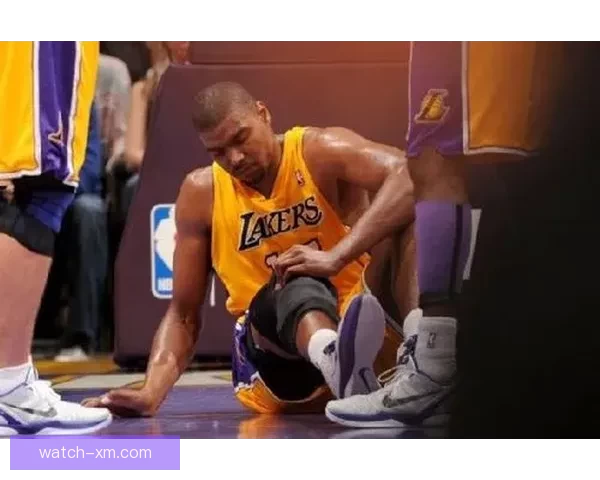 好久不见38岁拜纳姆现身洛杉矶骑行昔日湖人双冠功臣再引球迷回忆